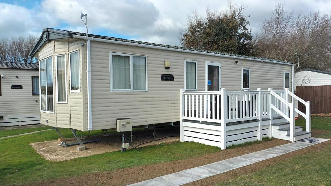 The Nook, White Horse, Selsey Villa Exterior photo